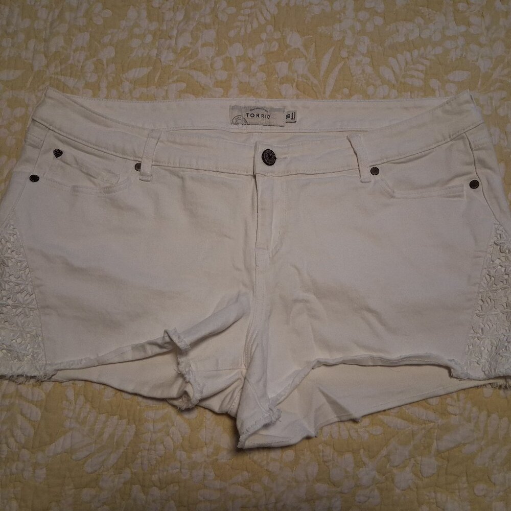 Women's Torrid Shorts, White, Size 18